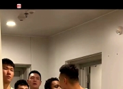 爱游戏app推荐-总决赛开打，球队拼尽全力争夺胜利